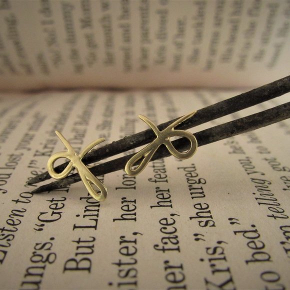 Gold earrings. 14k Yellow gold earrings for women